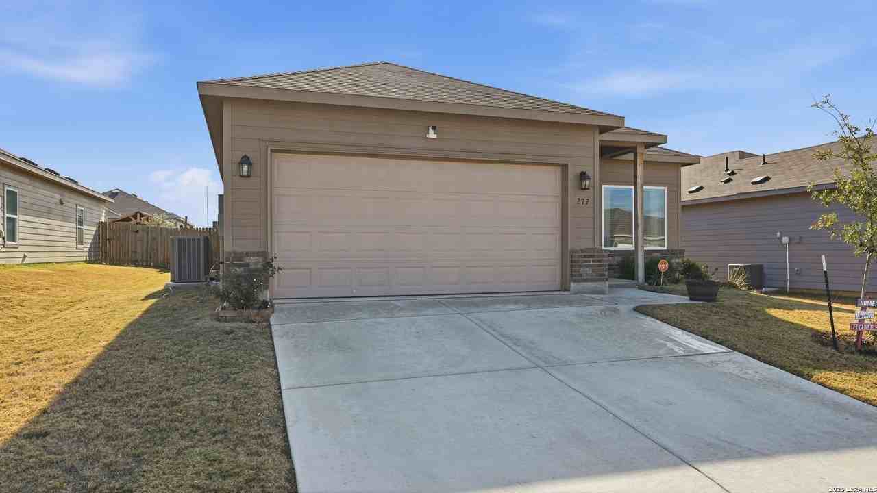 277 Legacy Cir - Photo 3 of 49