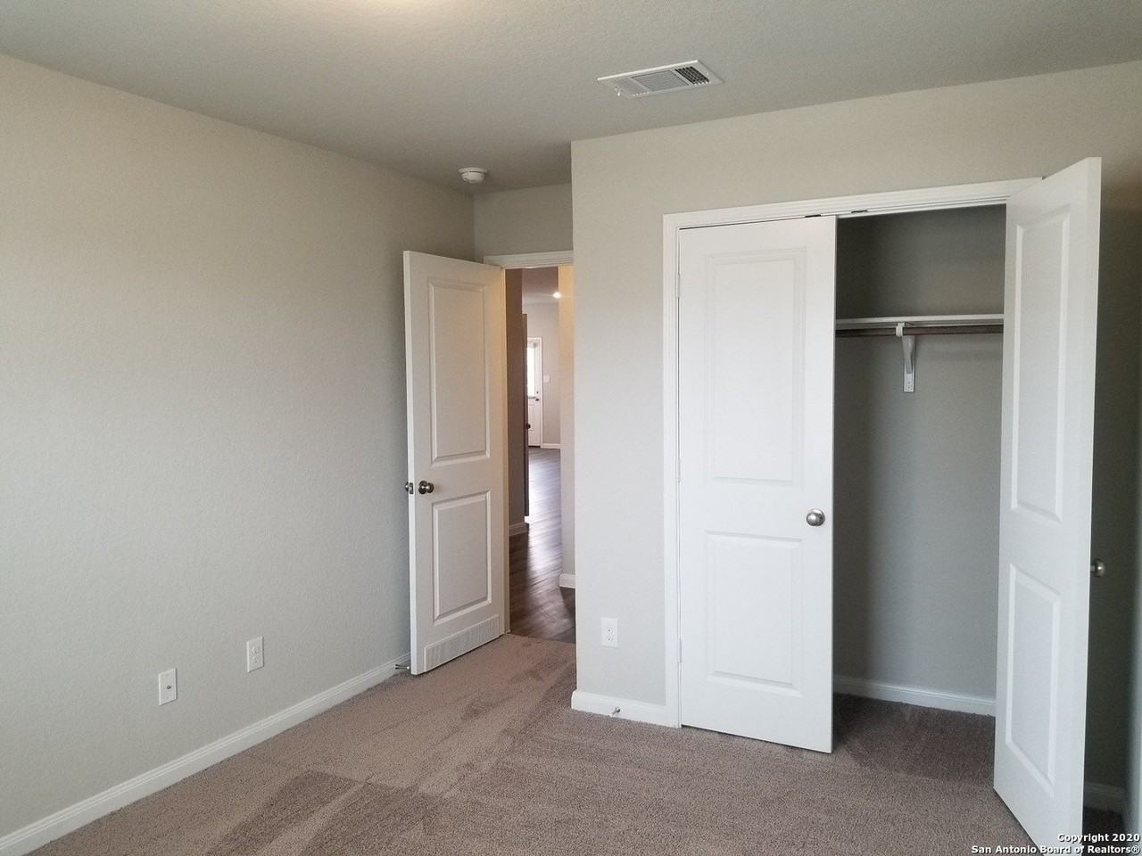 210 Holland Park - Photo 6 of 25