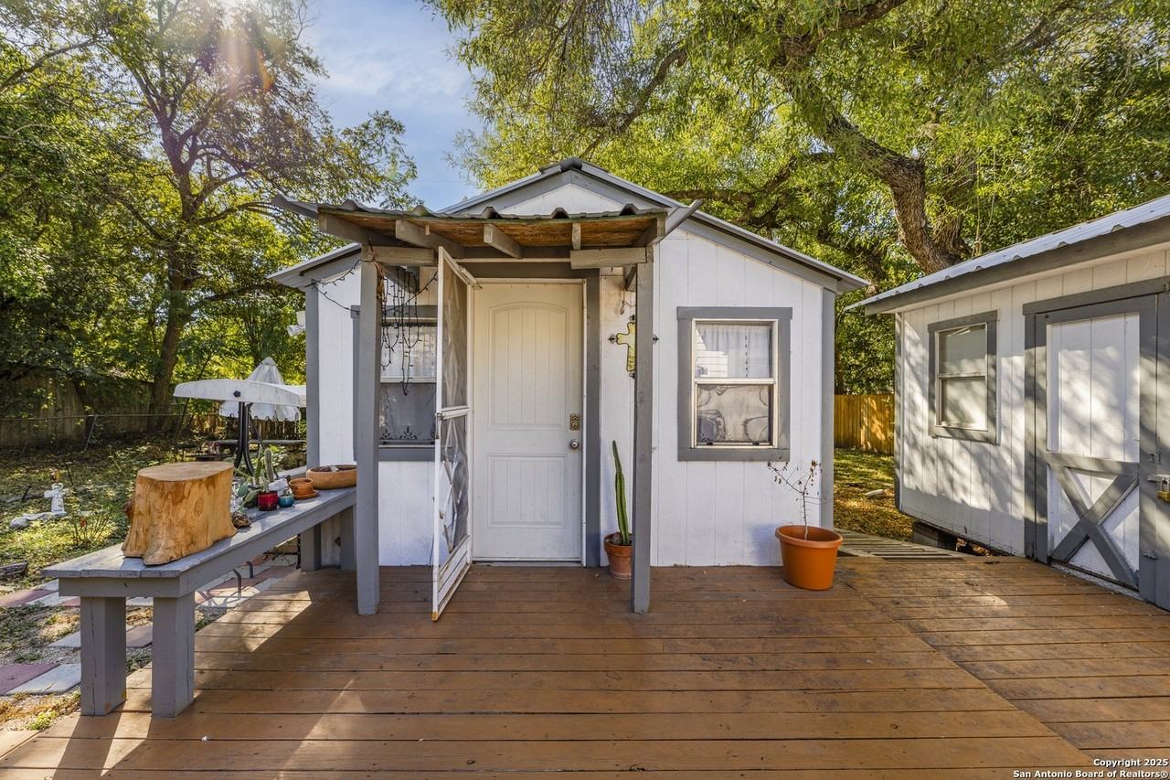 126 Benita St - Photo 2 of 27