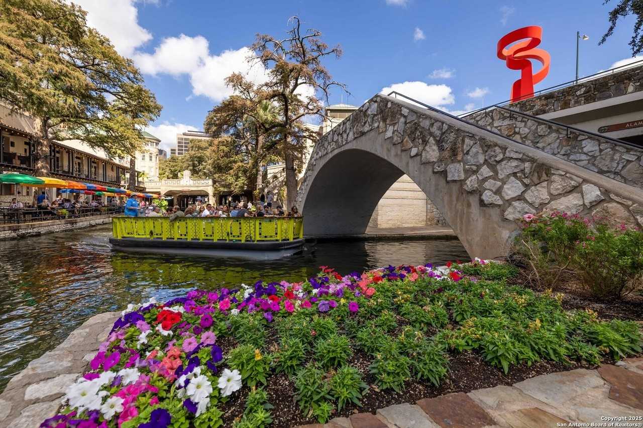 126 Benita St - Photo 4 of 27