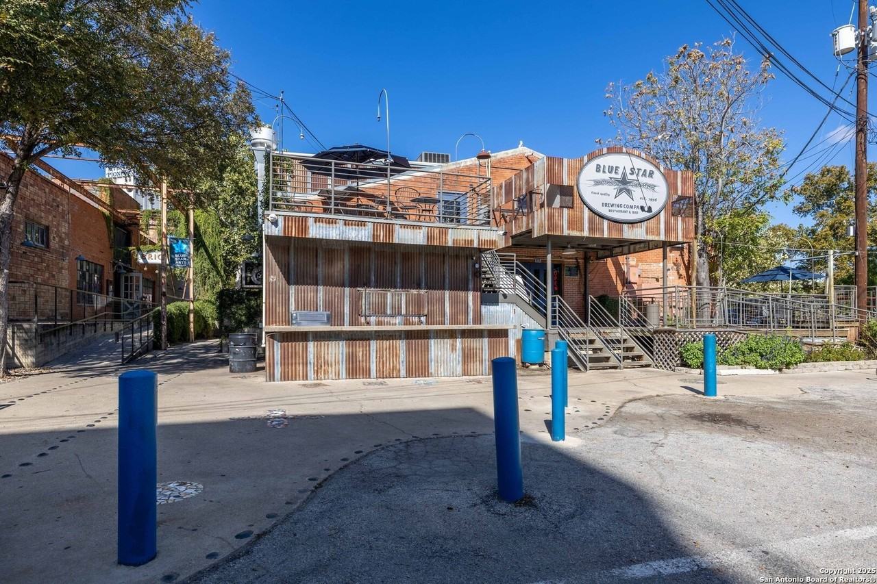 126 Benita St - Photo 5 of 27