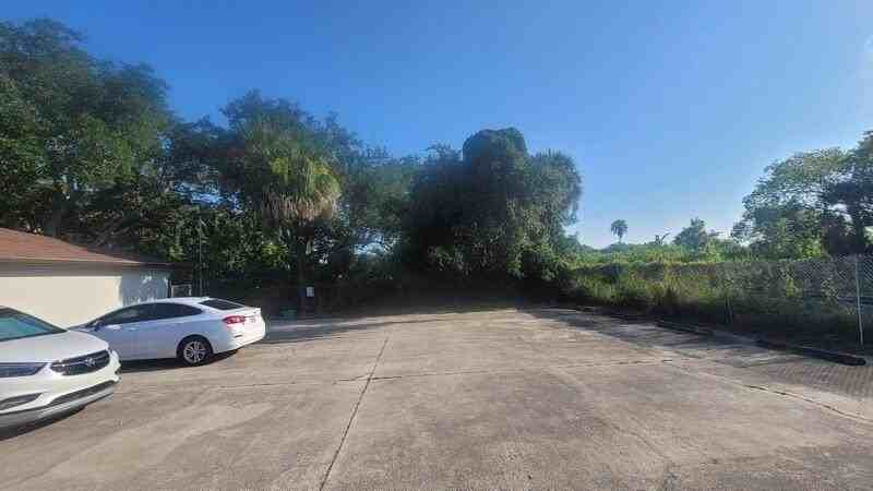 500 Titus St - Photo 3 of 17