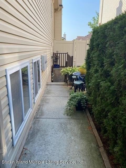 922 Rathbun Ave - Photo 2 of 20