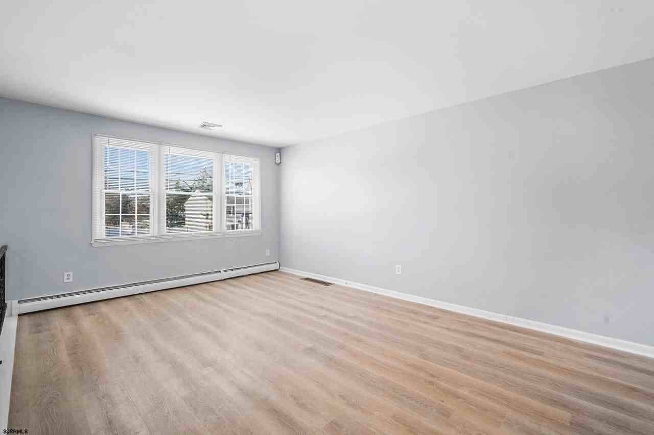 13 Schoolhouse Dr - Photo 3 of 24