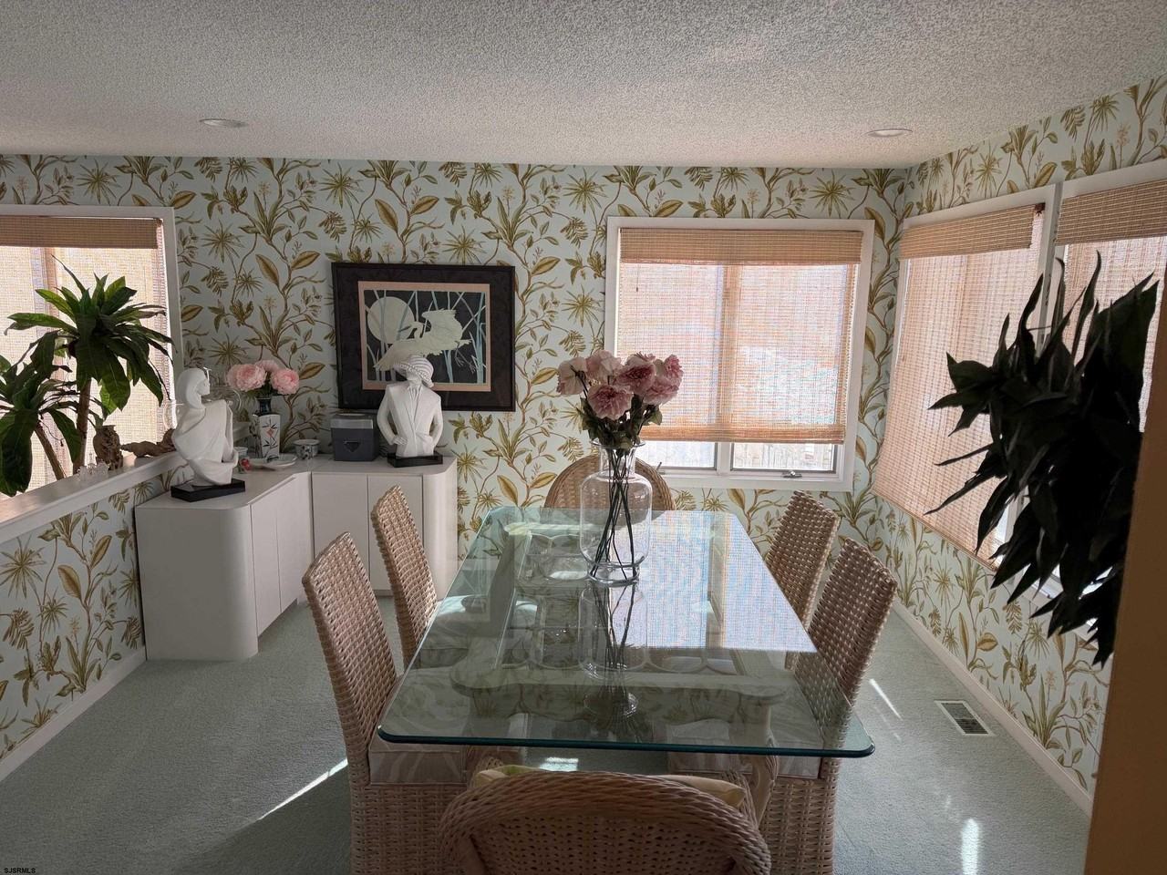 8214 Lagoon Dr - Photo 4 of 10