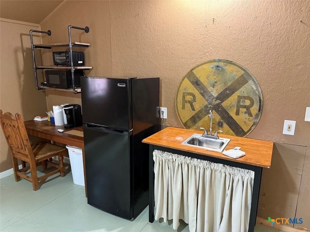 510 Marlys Ave - Photo 5 of 13