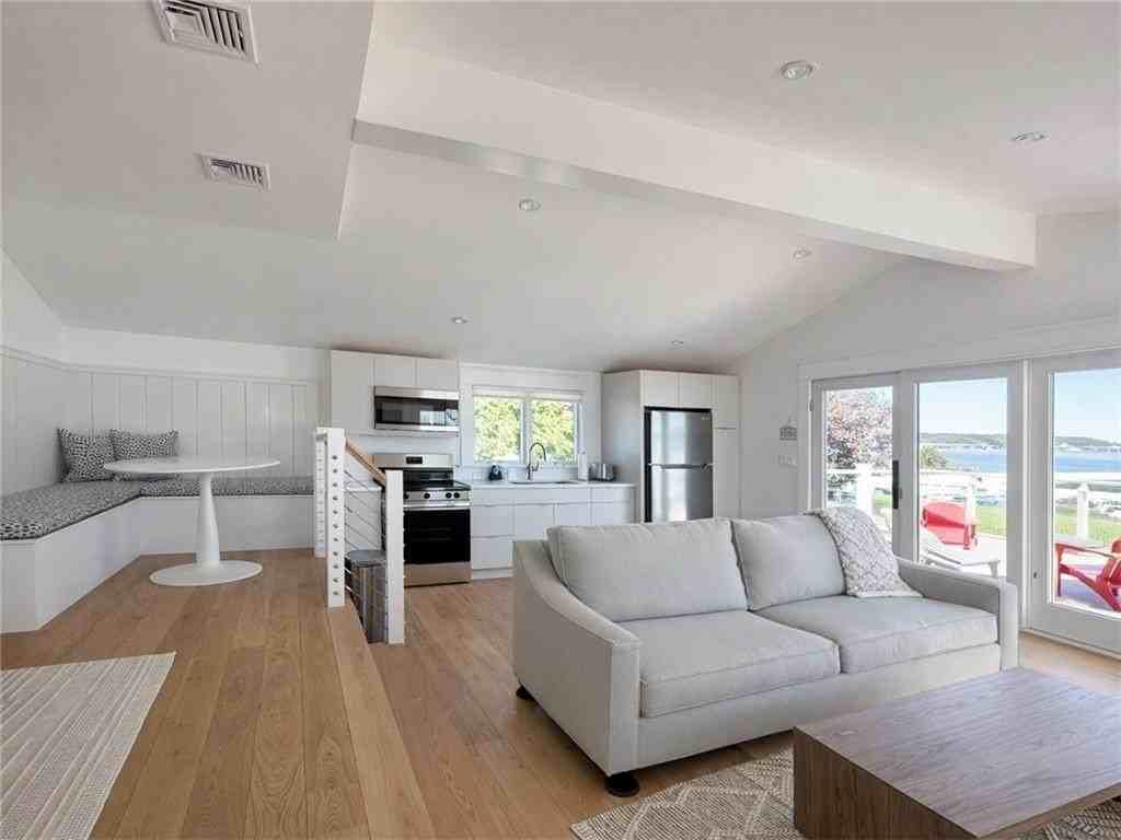 193 Seaconnet Blvd - Photo 6 of 12