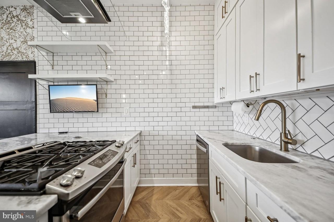 2012 D St Ne Apt 3 #3 - Photo 5 of 20