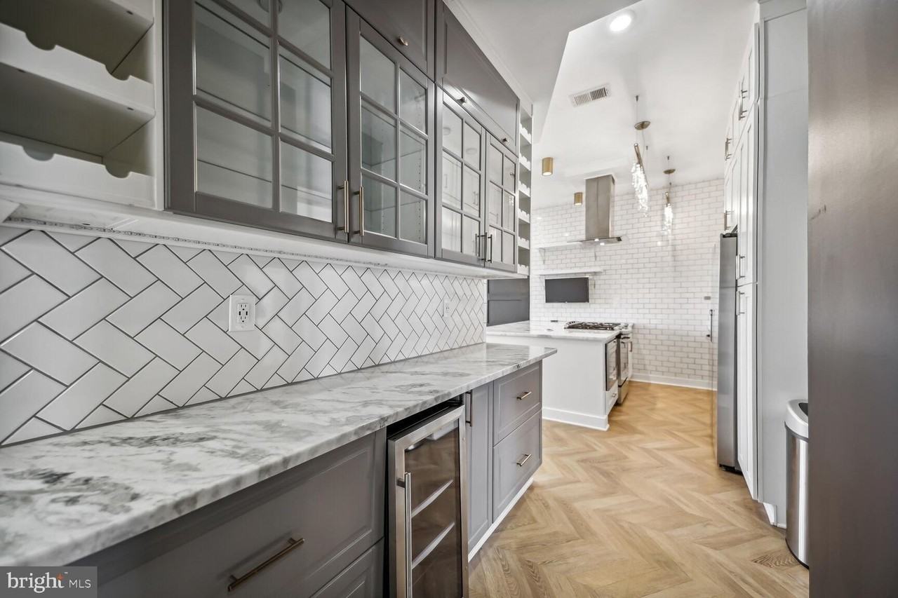 2012 D St Ne Apt 3 #3 - Photo 6 of 20