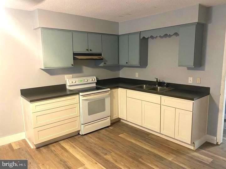 110 Washington St - Photo 3 of 12