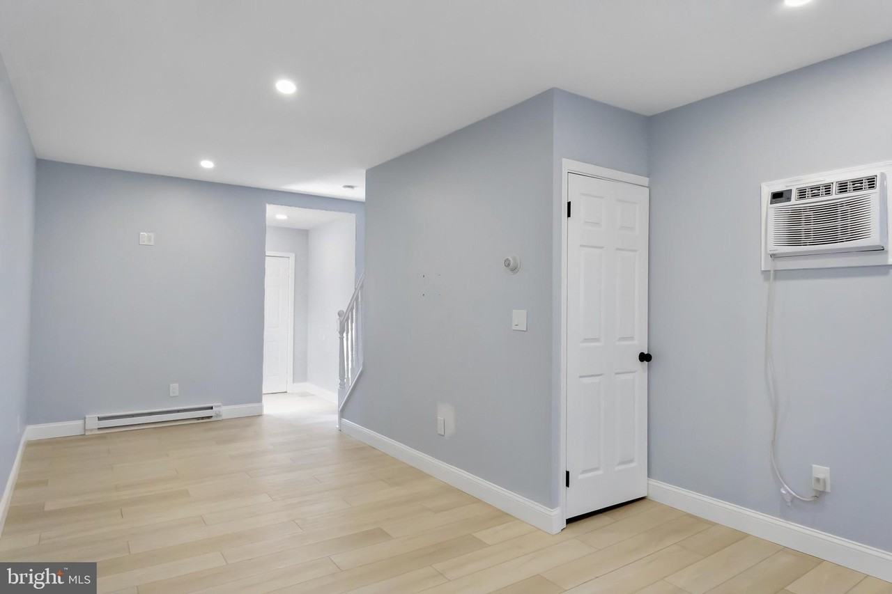 2301 Herkimer St - Photo 5 of 14