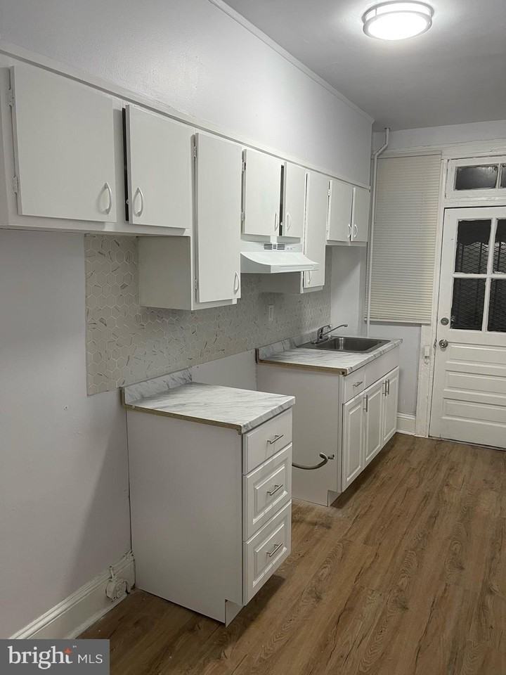 2207 W Lafayette Ave - Photo 3 of 8