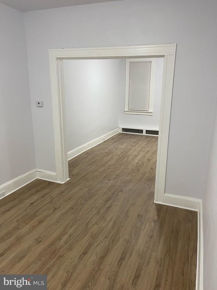 2207 W Lafayette Ave - Photo 4 of 8