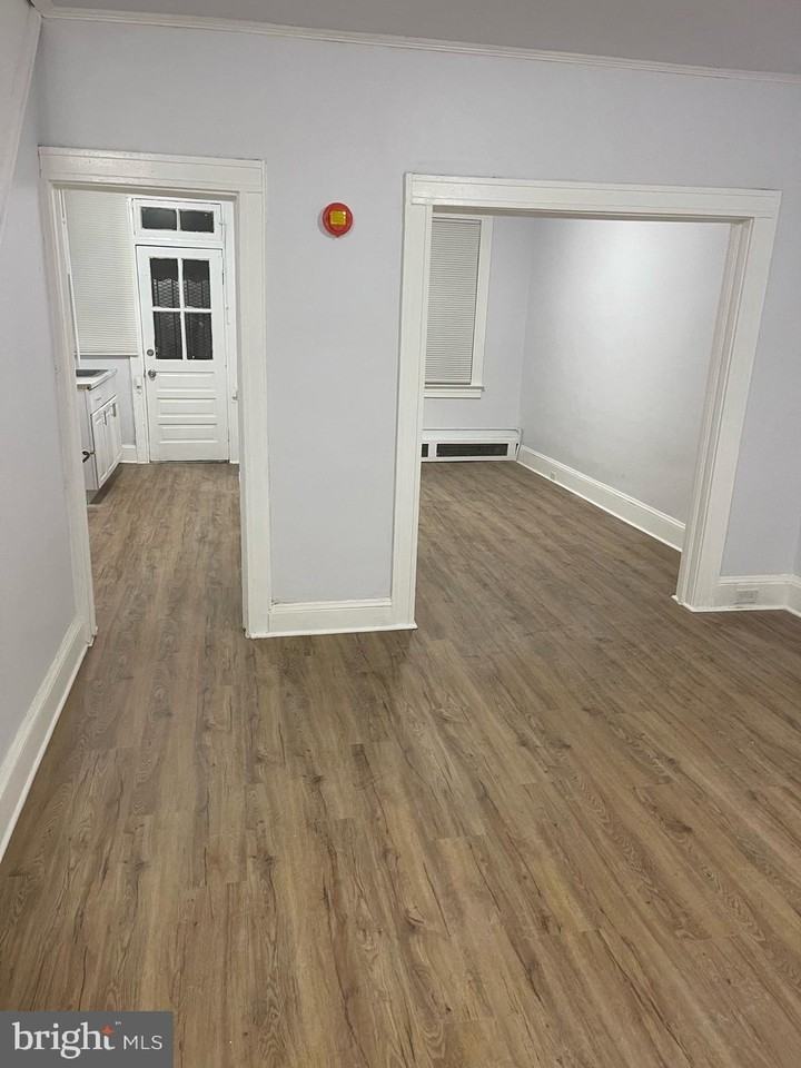 2207 W Lafayette Ave - Photo 5 of 8