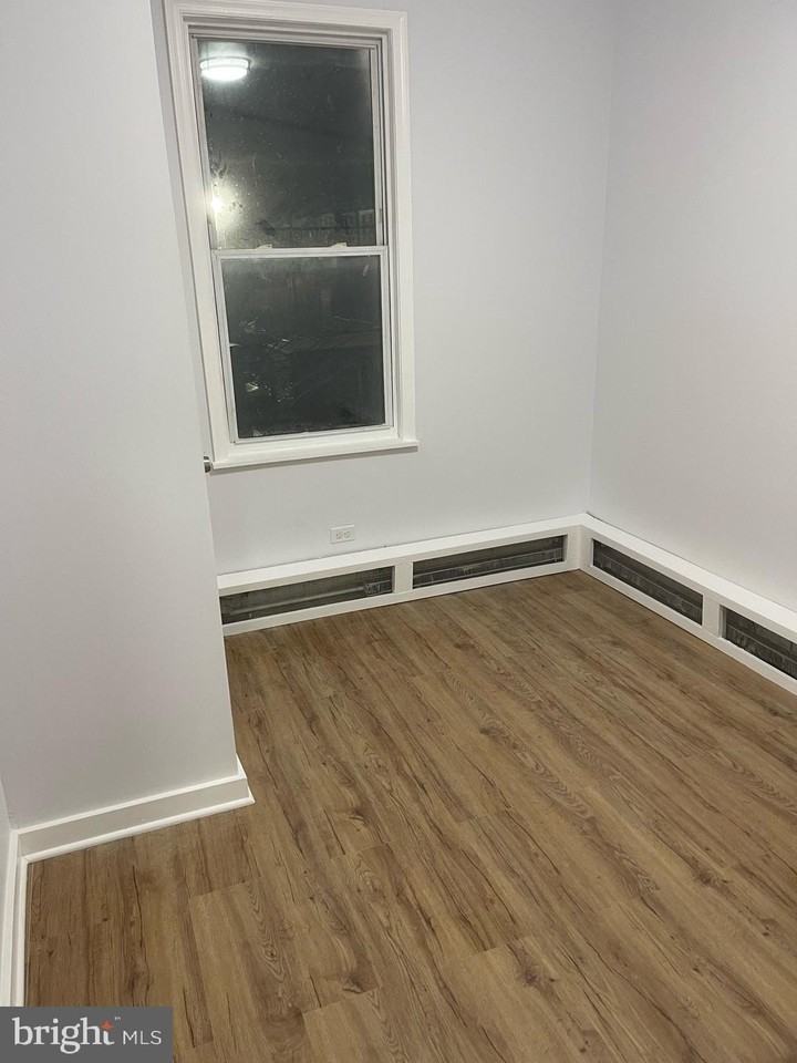 2207 W Lafayette Ave - Photo 7 of 8