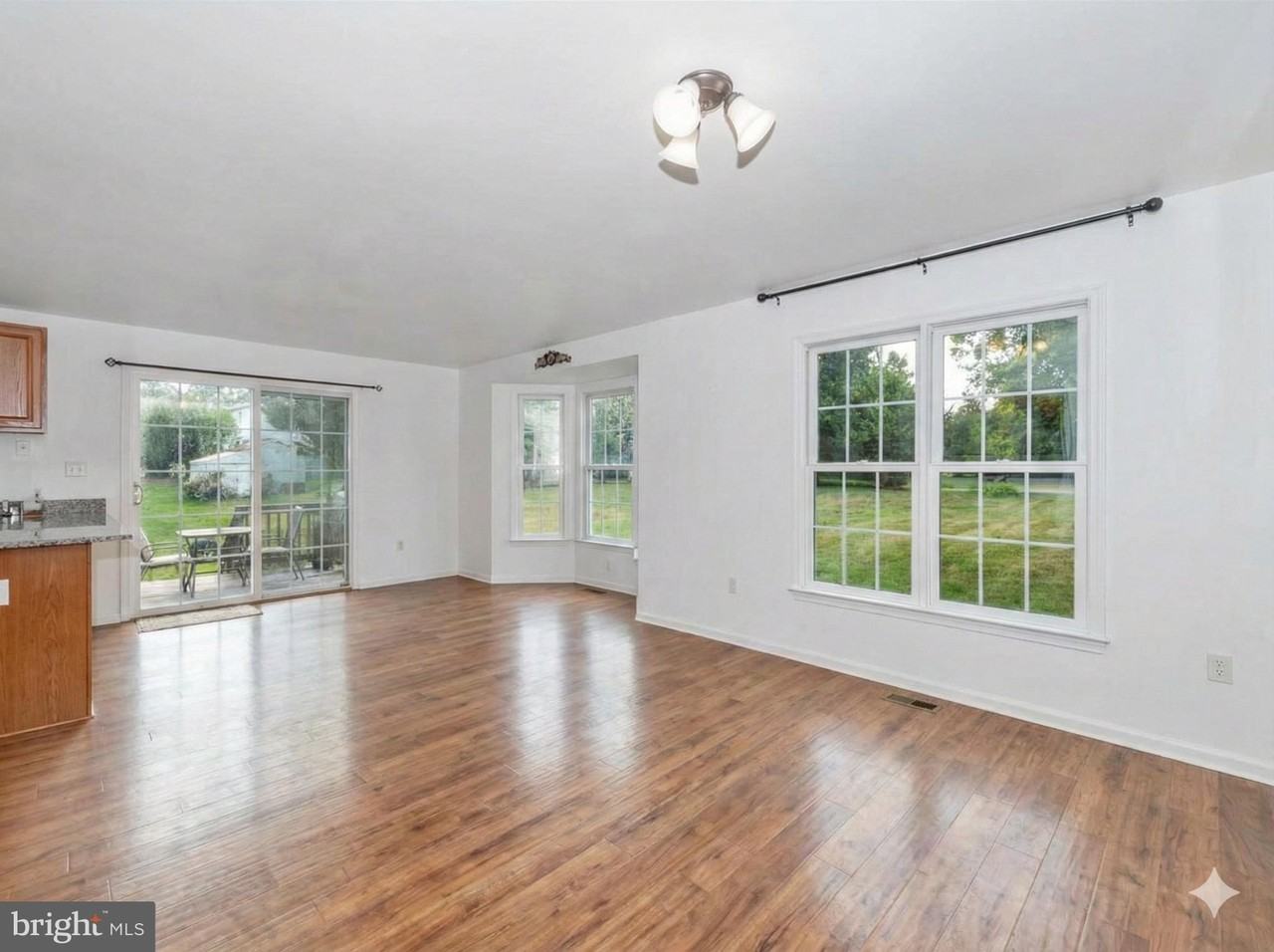 13908 Greenfield Ave - Photo 5 of 11