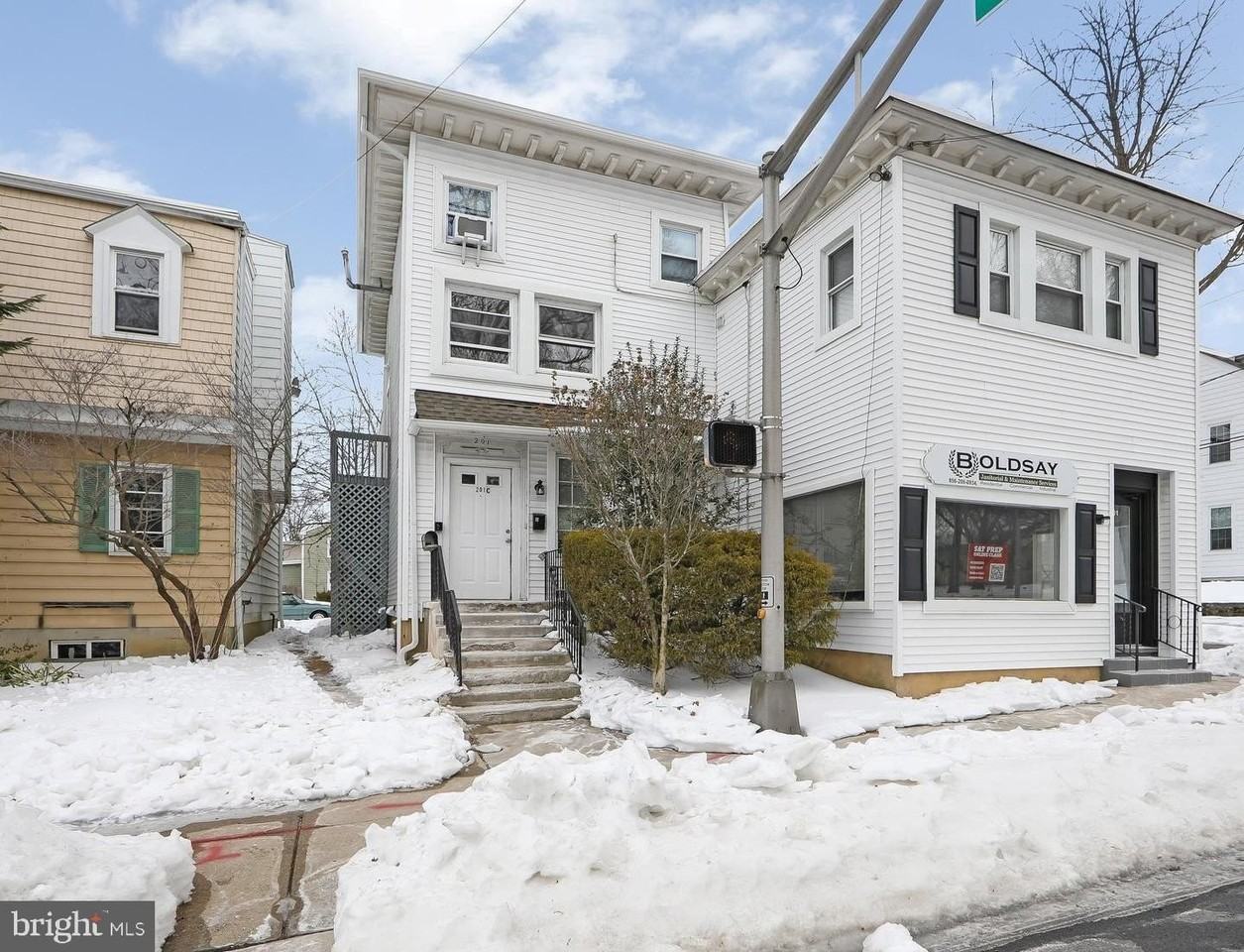 201 Chester Ave Apt C #C - Photo 2 of 19