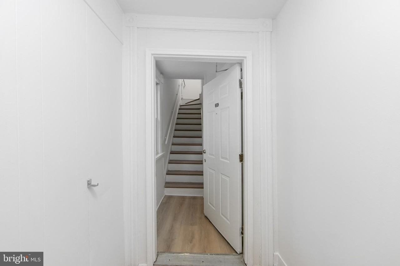 201 Chester Ave Apt C #C - Photo 4 of 19