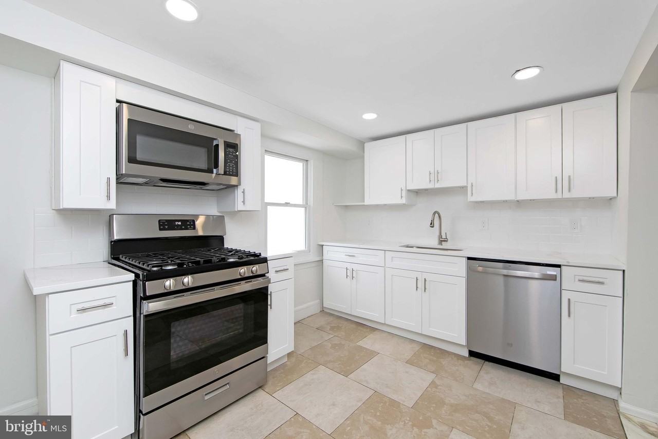 201 Chester Ave Apt C #C - Photo 5 of 19