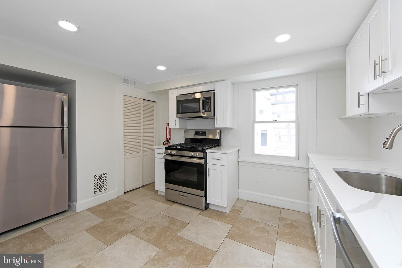 201 Chester Ave Apt C #C - Photo 6 of 19