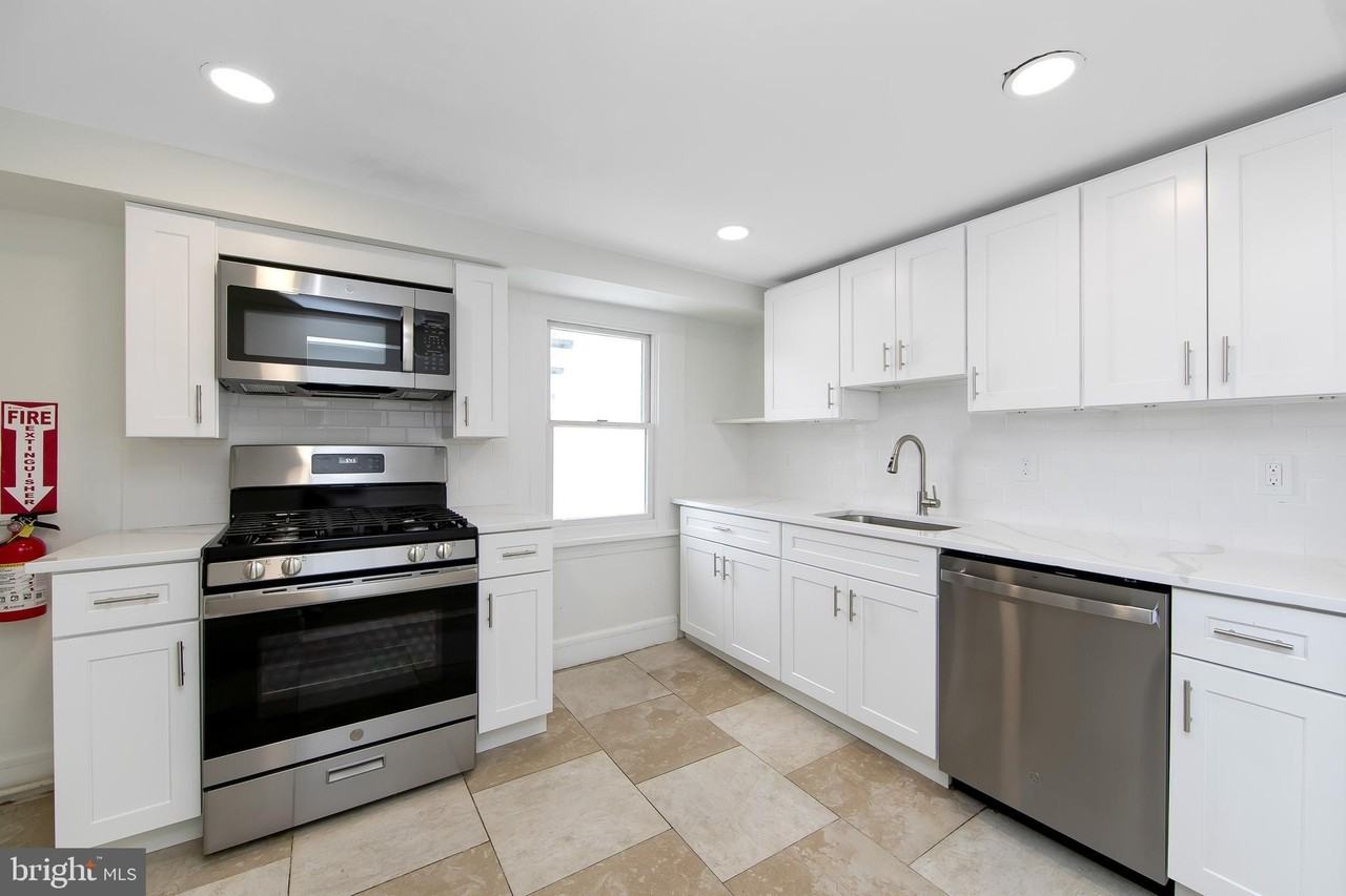 201 Chester Ave Apt C #C - Photo 7 of 19