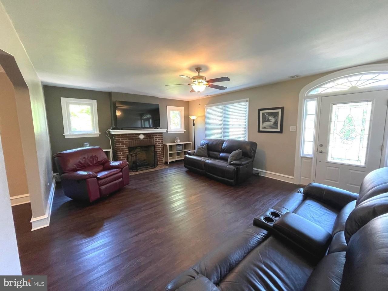 2249 W Walnut St - Photo 2 of 28