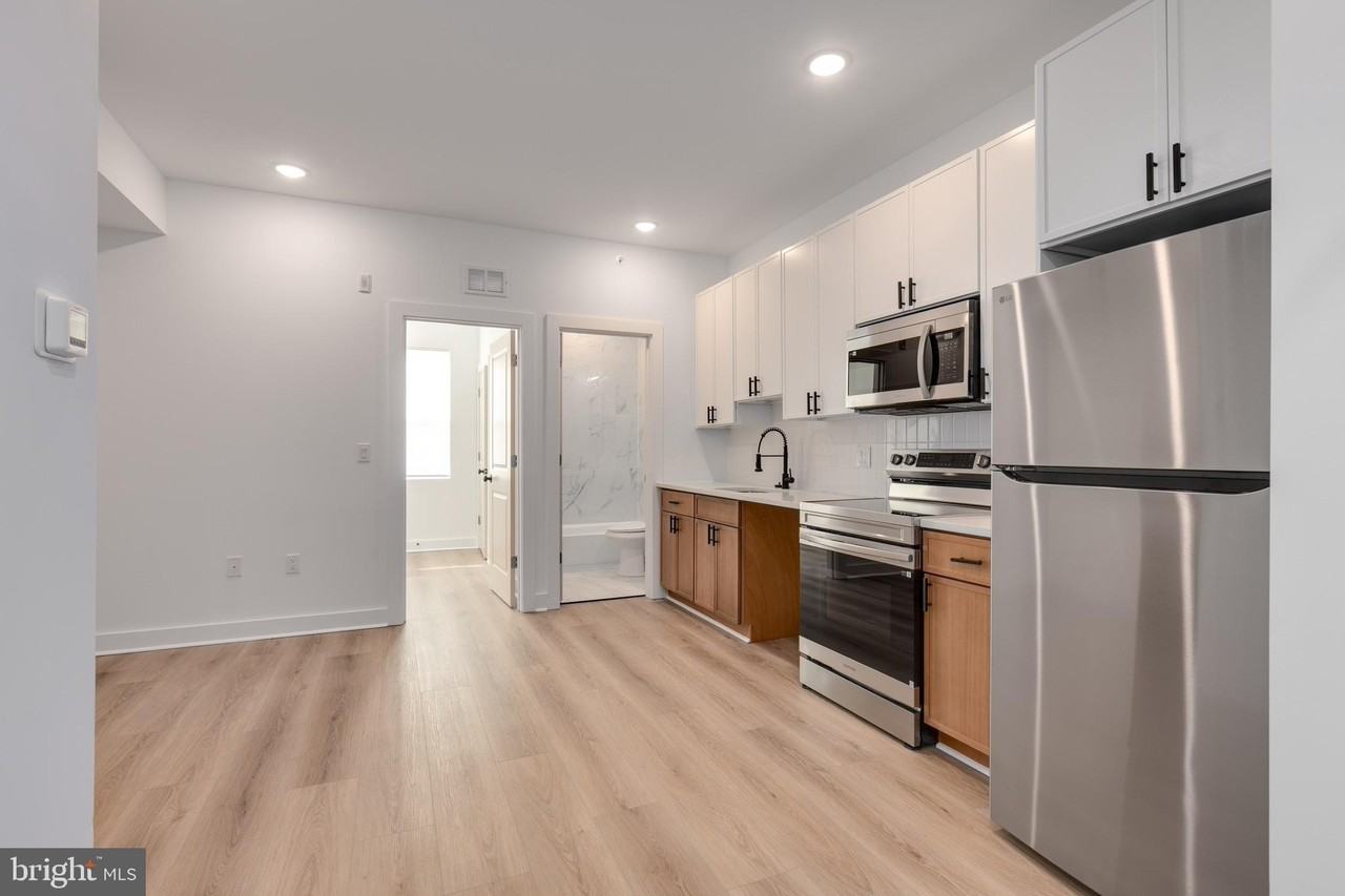 1634 W Susquehanna Ave #3 - Photo 2 of 10