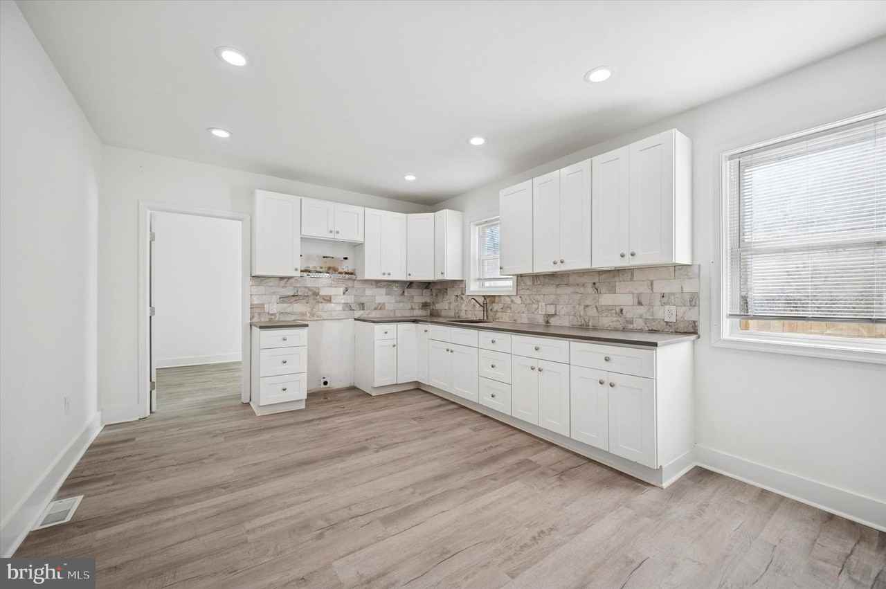 2135 N 20th St - Photo 3 of 20