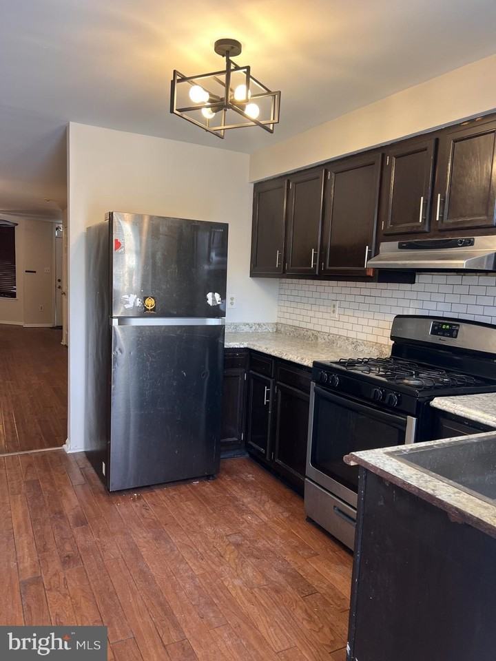 2079 E Hagert St - Photo 5 of 13