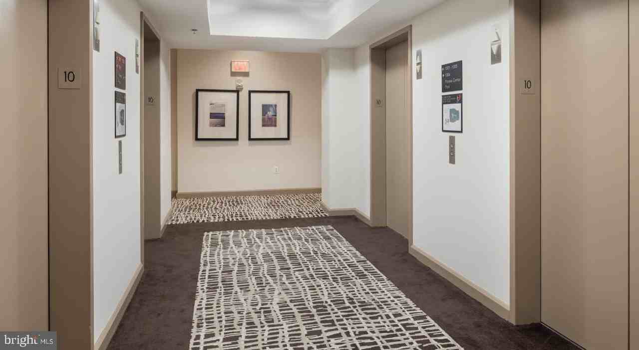 204 W Washington Sq Unit 1802 #1802 - Photo 6 of 19