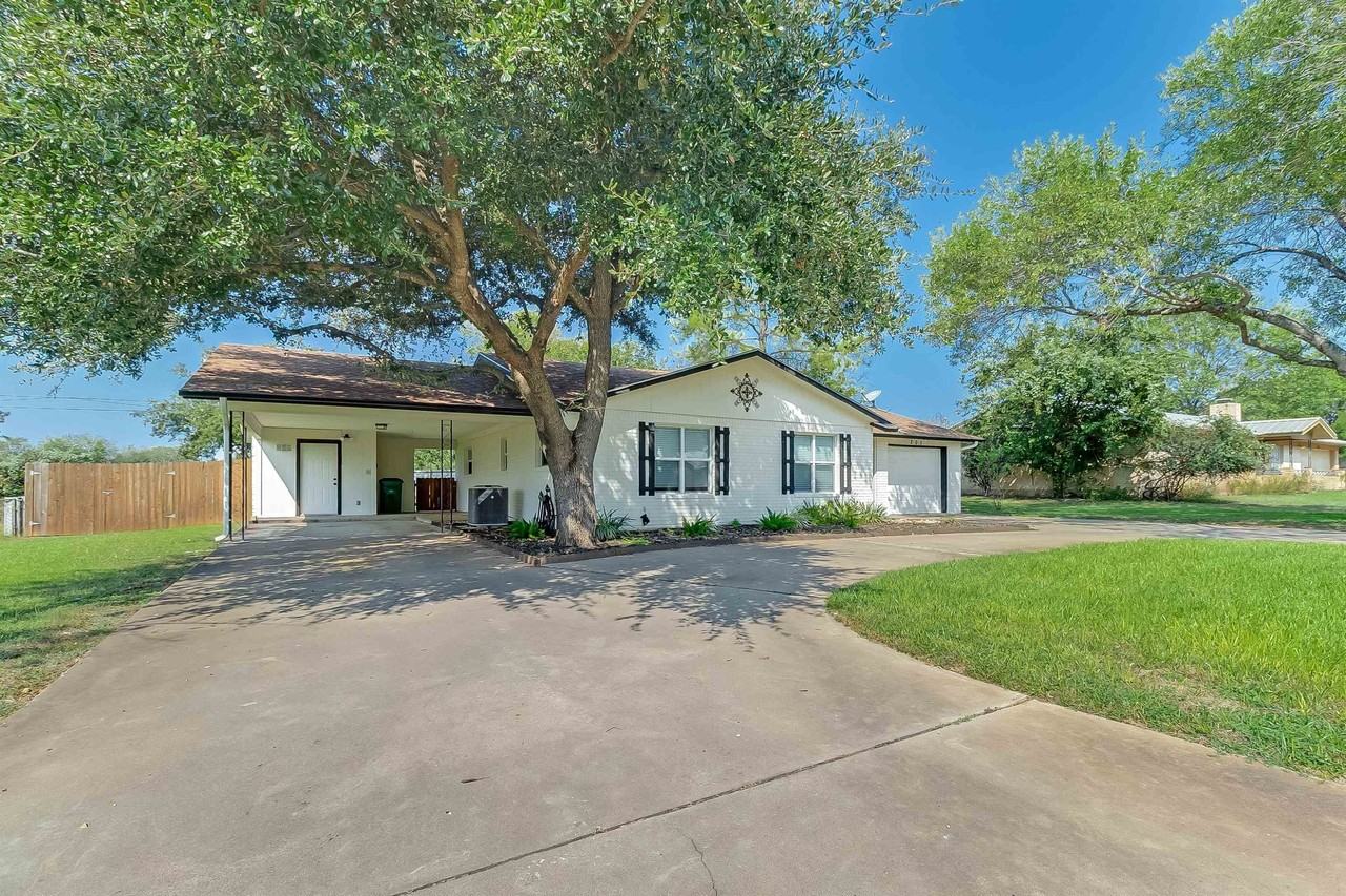 205 Mcgee Trl - Photo 2 of 30