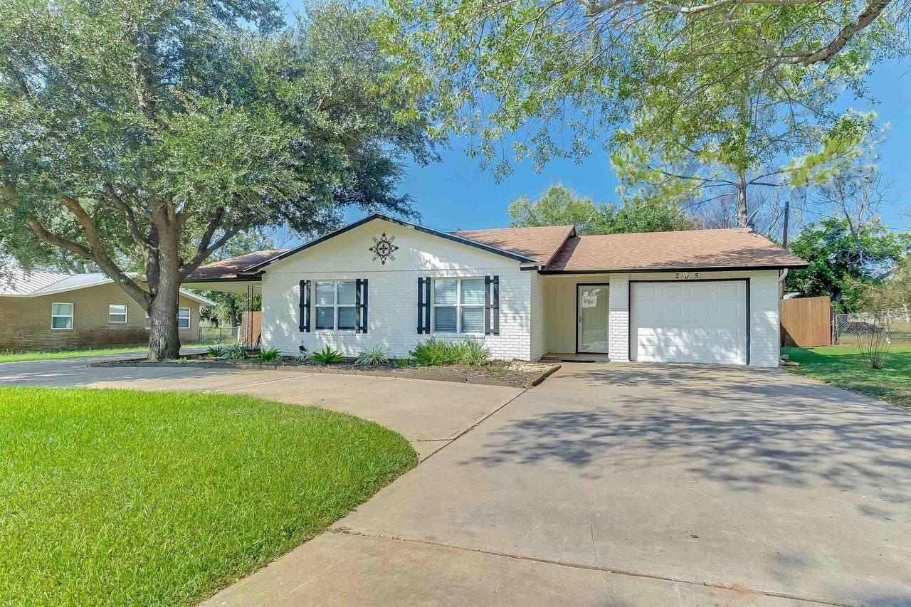 205 Mcgee Trl - Photo 3 of 30