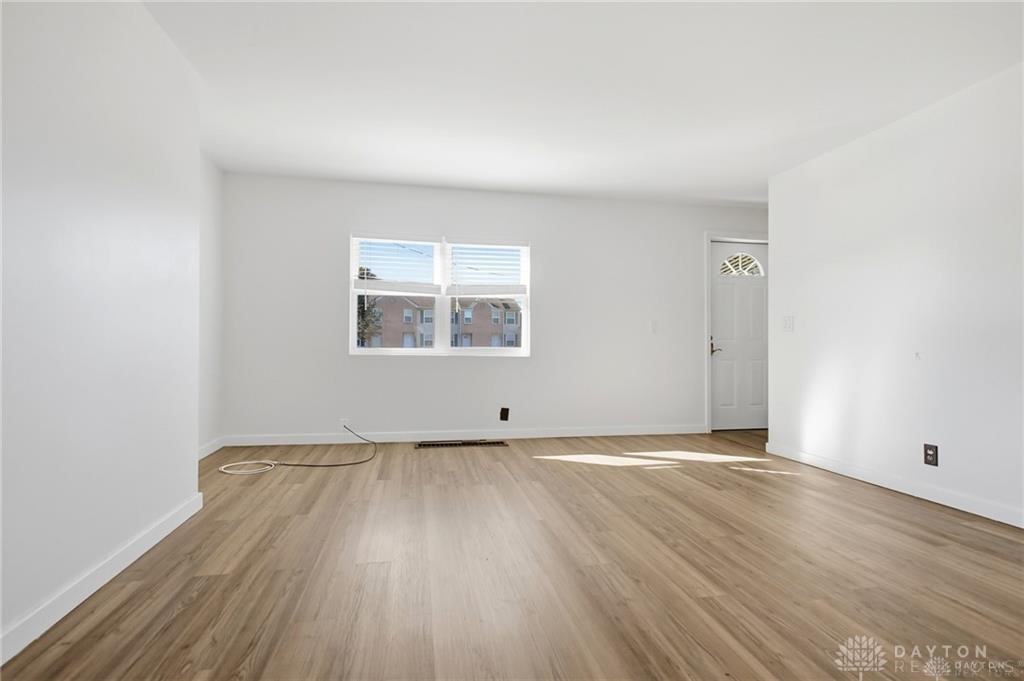 2512 Harshman Rd - Photo 4 of 40