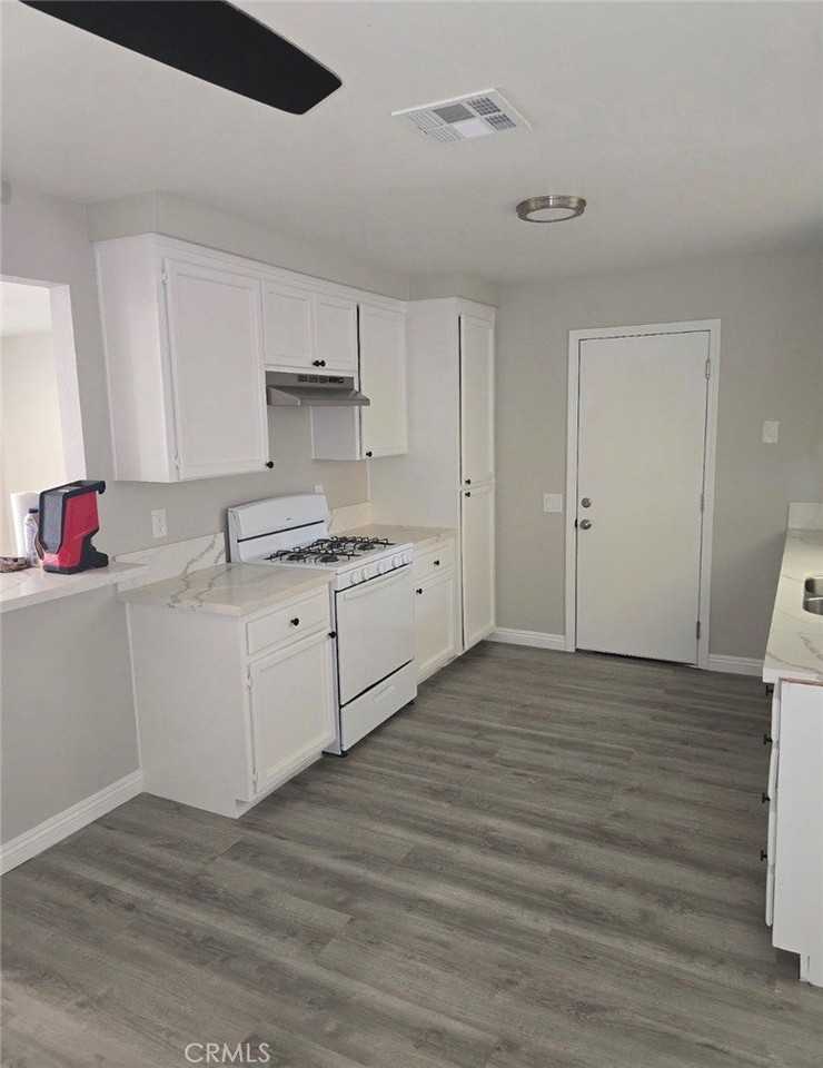 18605 New Hampshire St - Photo 2 of 10