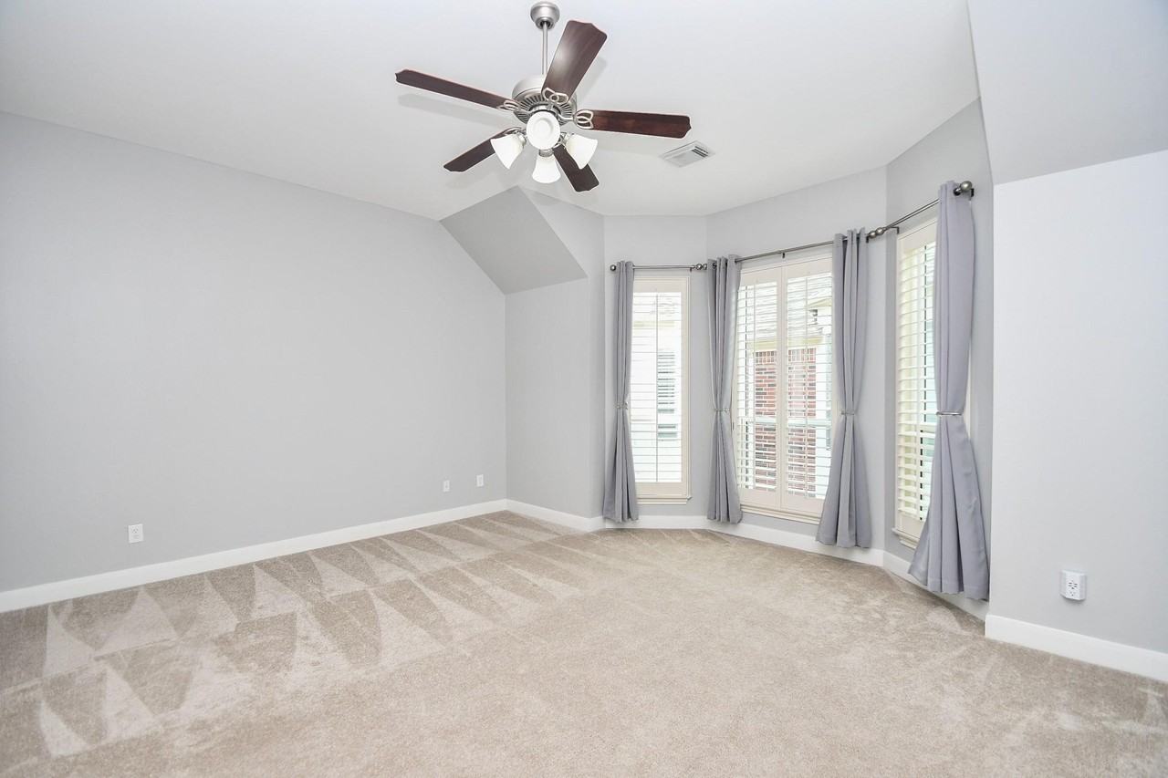 1016 Studer St - Photo 7 of 18