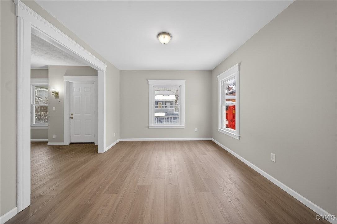 330 W Ostrander Ave - Photo 5 of 36