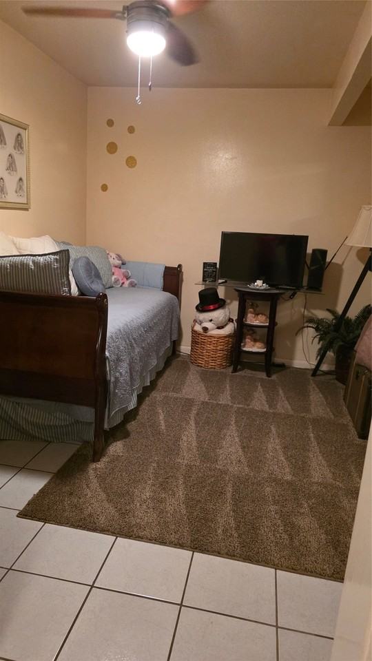 5234 Mulford St - Photo 4 of 6