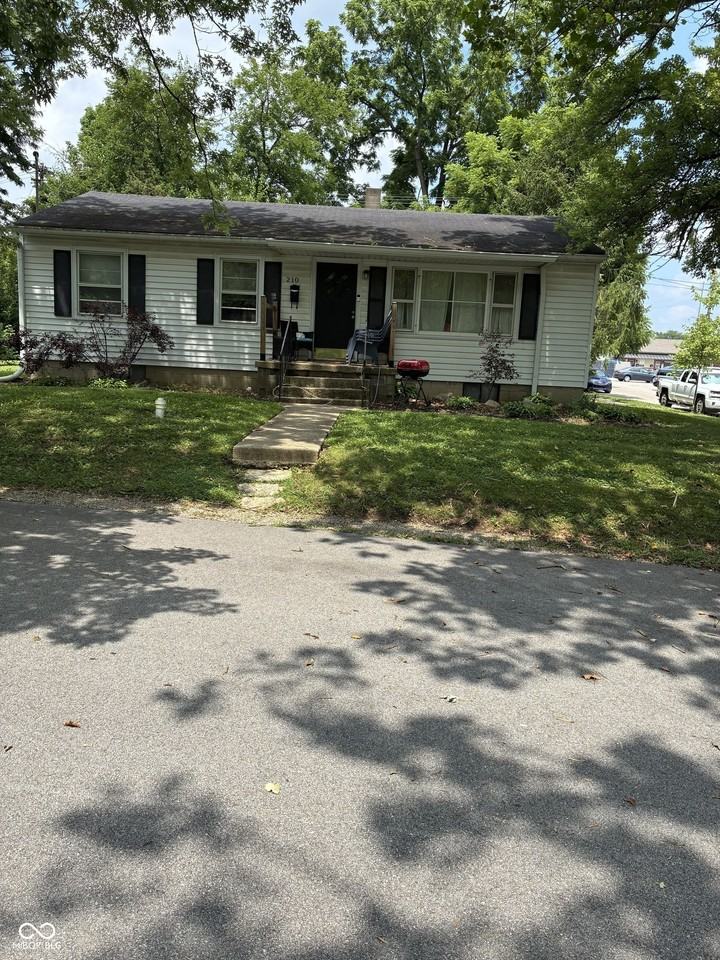 210 W Sycamore St