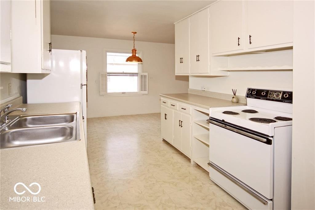 210 W Sycamore St - Photo 7 of 19