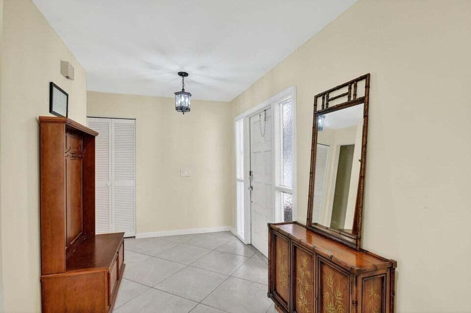 324 Orange Tree Dr - Photo 3 of 28
