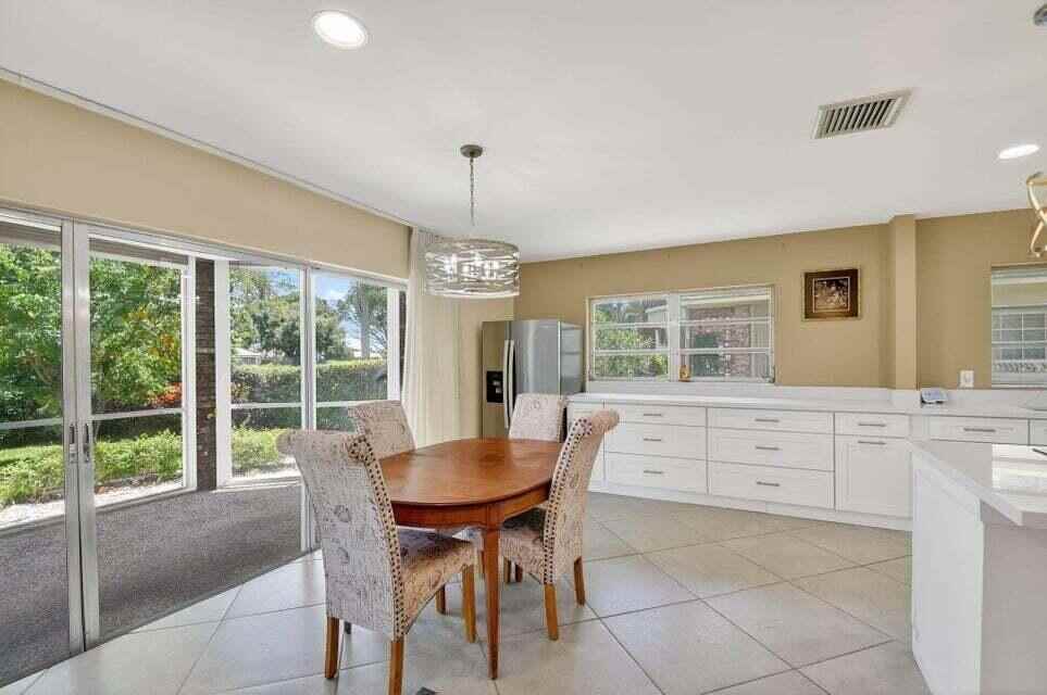 324 Orange Tree Dr - Photo 5 of 28