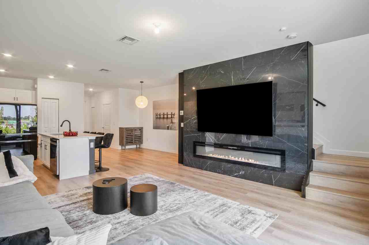 852 Se Grovebush Ln - Photo 2 of 30