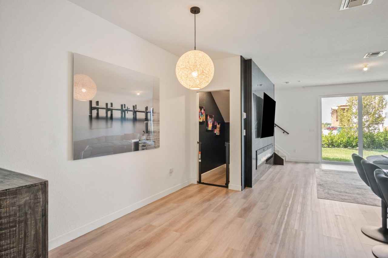 852 Se Grovebush Ln - Photo 5 of 30