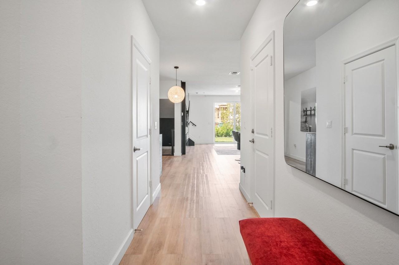 852 Se Grovebush Ln - Photo 7 of 30