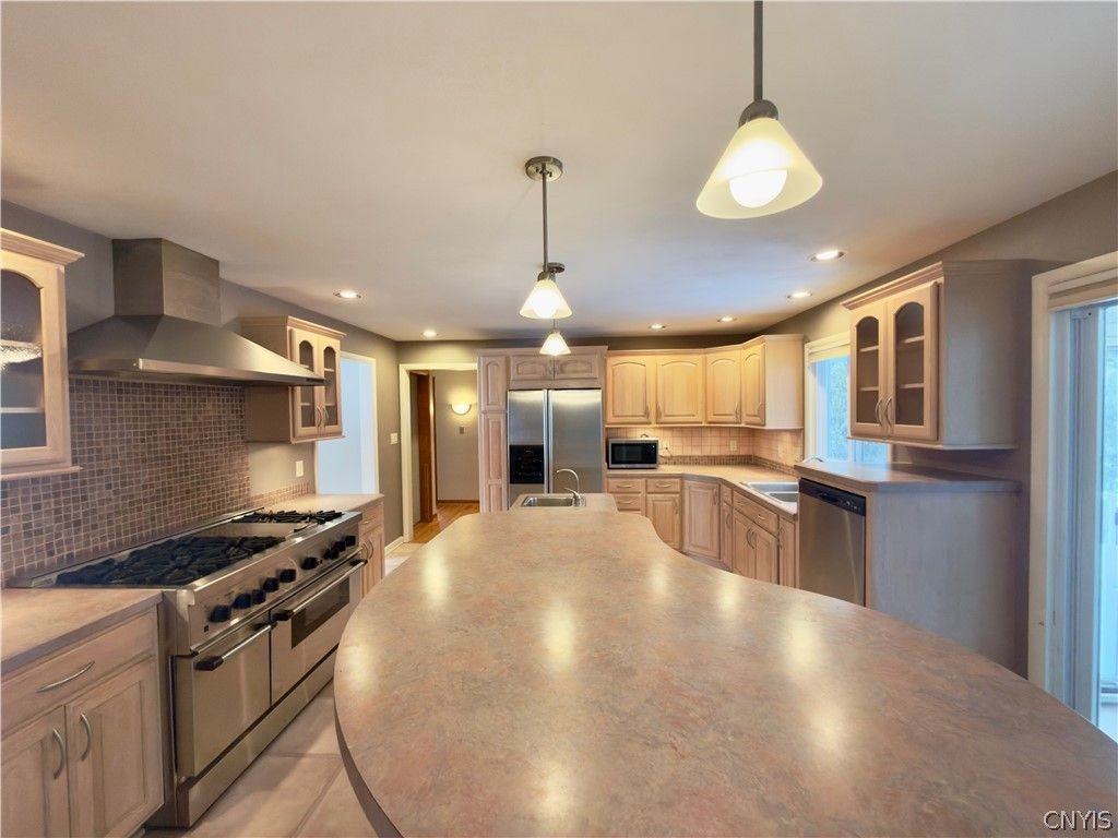 112 Terrace Cir - Photo 7 of 26