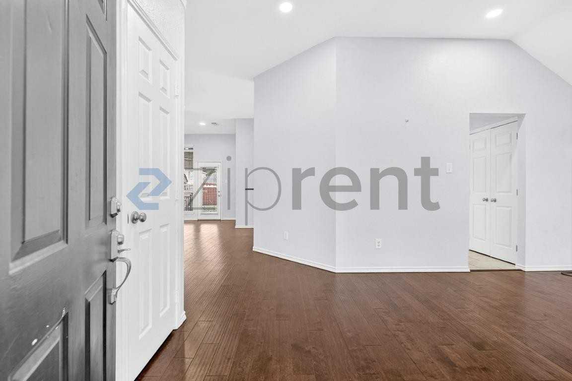 5802 Edinburg Dr - Photo 4 of 29