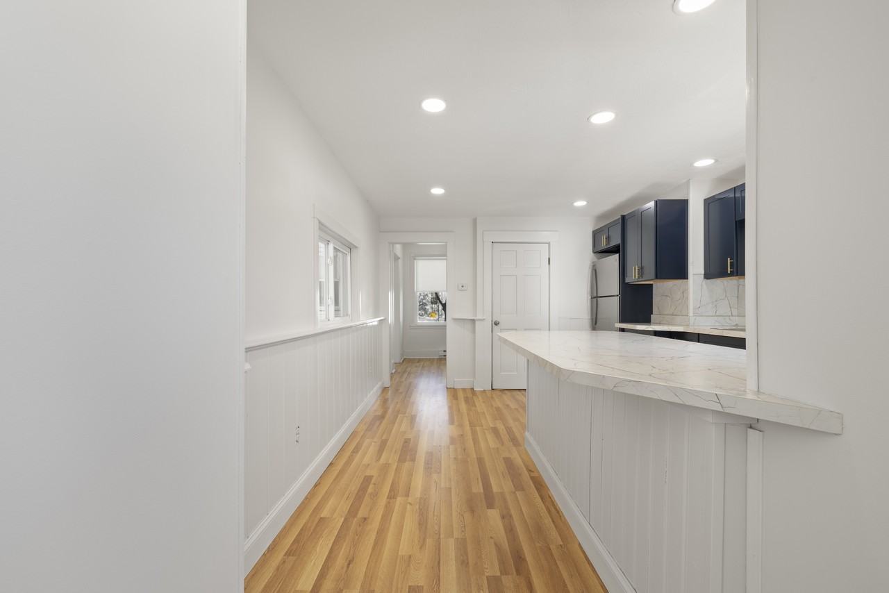 122 Union St #B - Photo 4 of 21