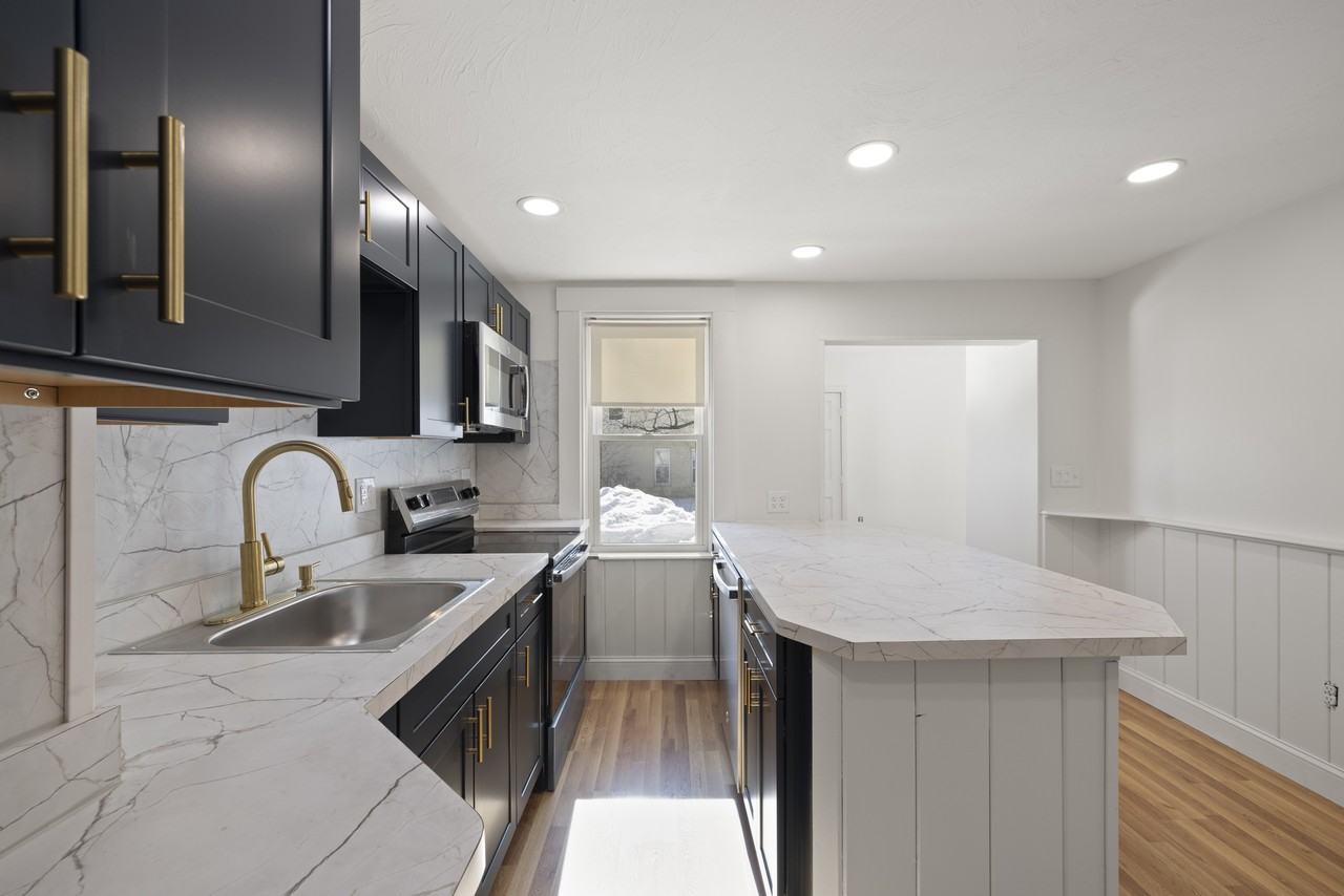 122 Union St #B - Photo 5 of 21