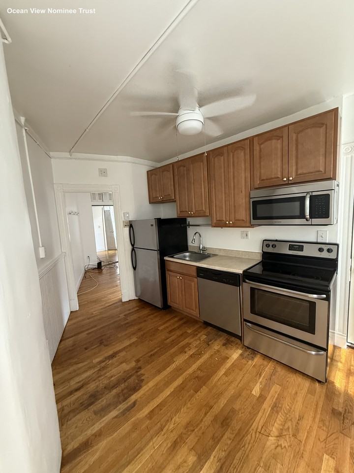 12 Charter St #3R - Photo 2 of 16