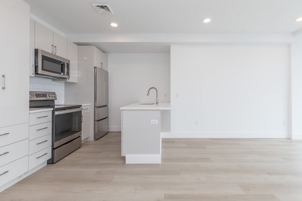 Newcomb St #605 - Photo 5 of 9